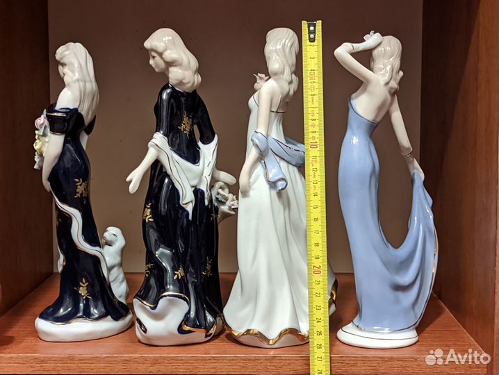 Статуэтки фарфоровые 