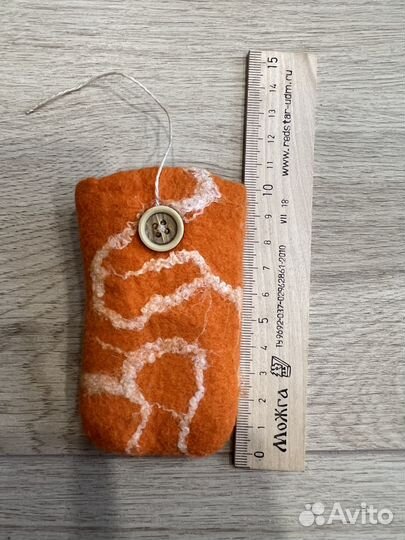 Оранжевый чехол валяный