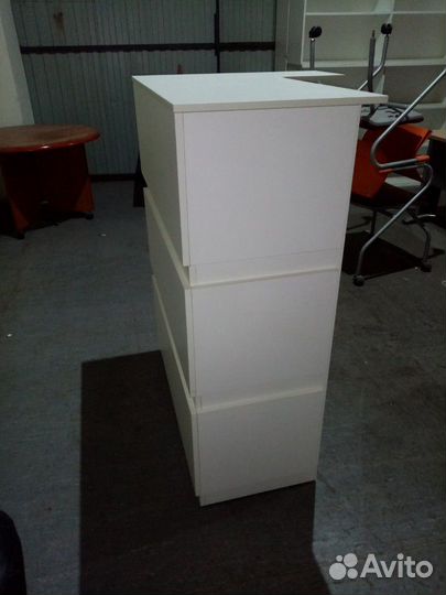 Угловая стойка ресепшн, новая