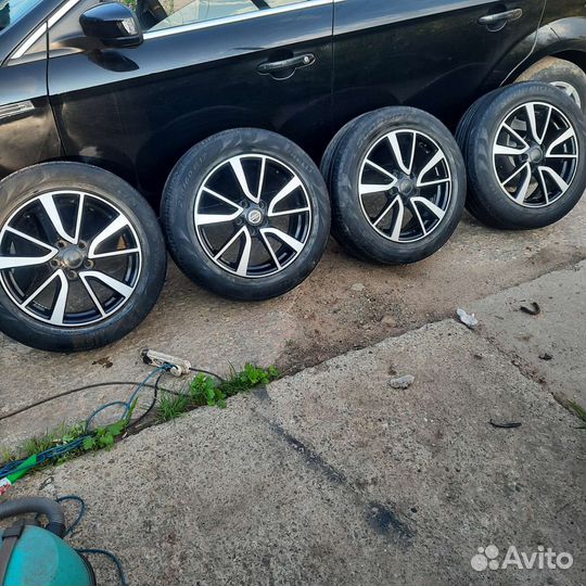 R17 Pirelli Scorpion 215/60, PCD 5x114.3 DIA 66.1