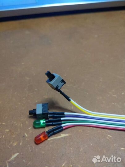 Кнопки питания и перезагрузки + светодиоды