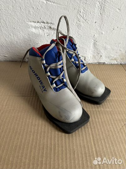 Лыжные ботинки