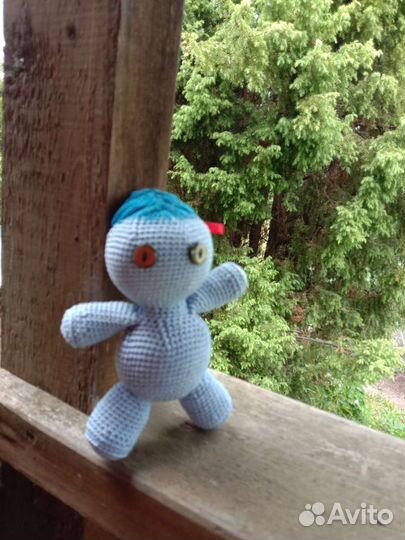 Игрушка куколка-амигуруми