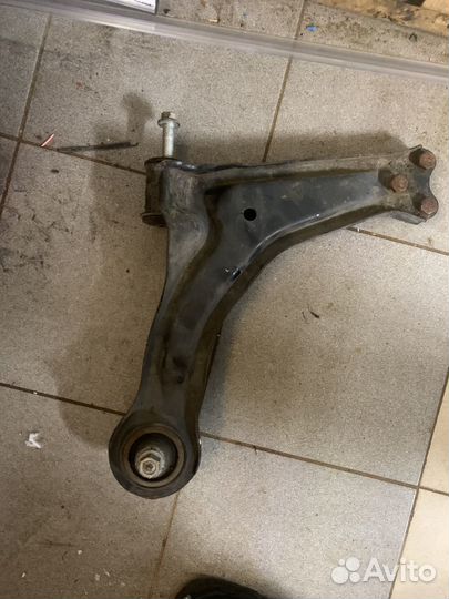 Рычаг треугольный