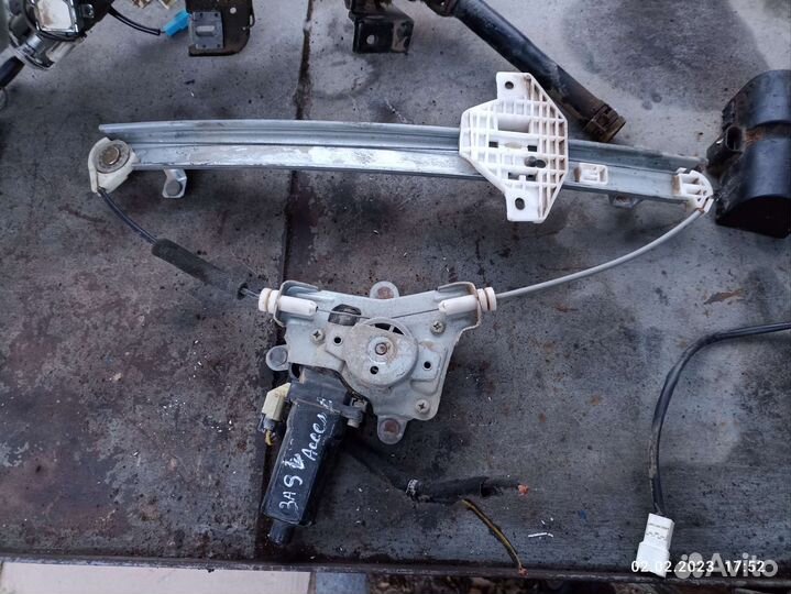 Стеклоподьемник задний правый Hyundai Accent