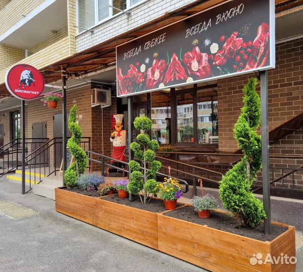 Продавец кассир в мясной магазин