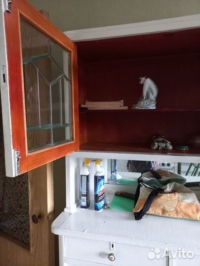 Старинный антикварный шкаф буфет