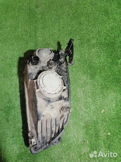 Фара левая Ford Fiesta