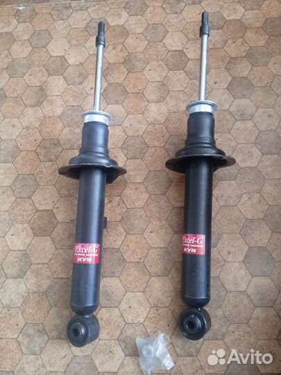 Стойки передние на toyota mark 2 90