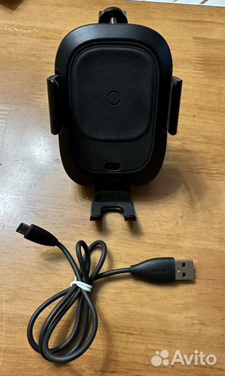 Автомобильный держатель с беспроводной зарядкой