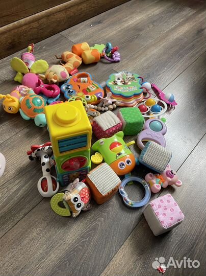 Развивающие игрушки для малышей пакетом