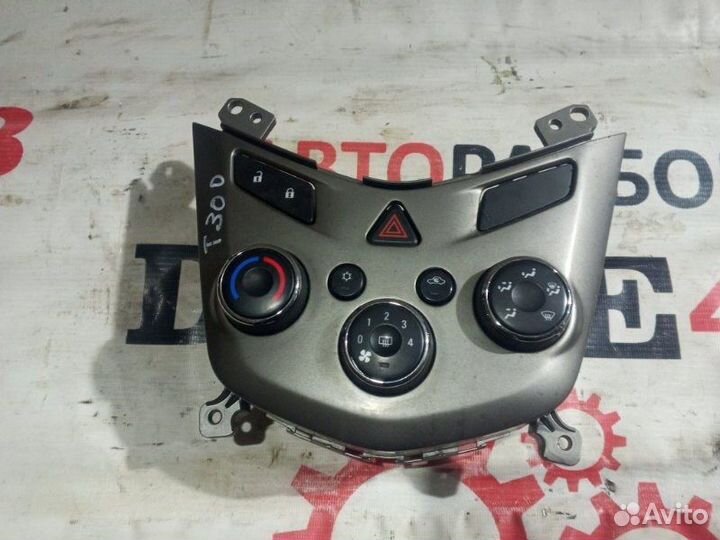Блок управления печкой Chevrolet Aveo T300 1.6