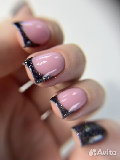 Модель на маникюр