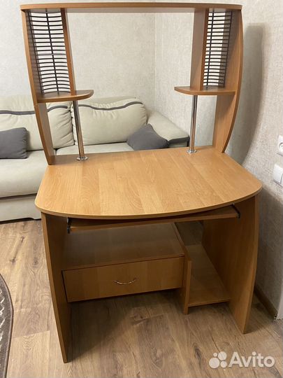 Компьютерный стол