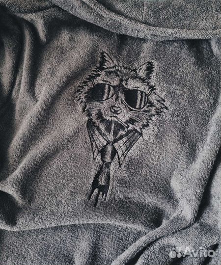 Махровый халат с вышивкой