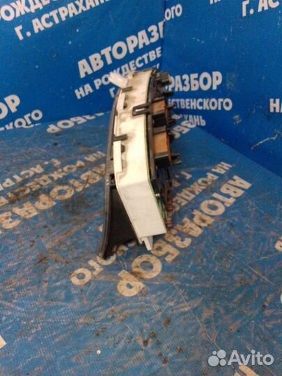 Панель приборов. Nissan Bassara универсал YD22