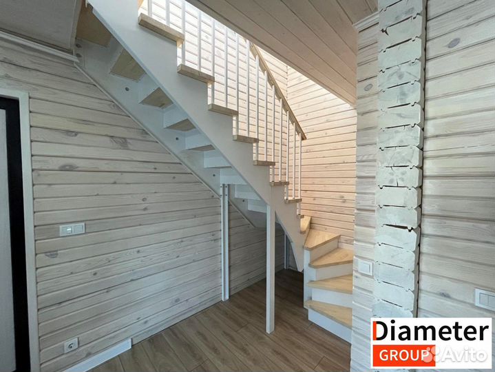 Парадная лестница между этажами