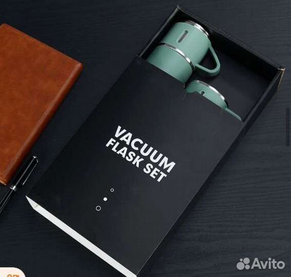 Термос и кружки в подарочной коробке