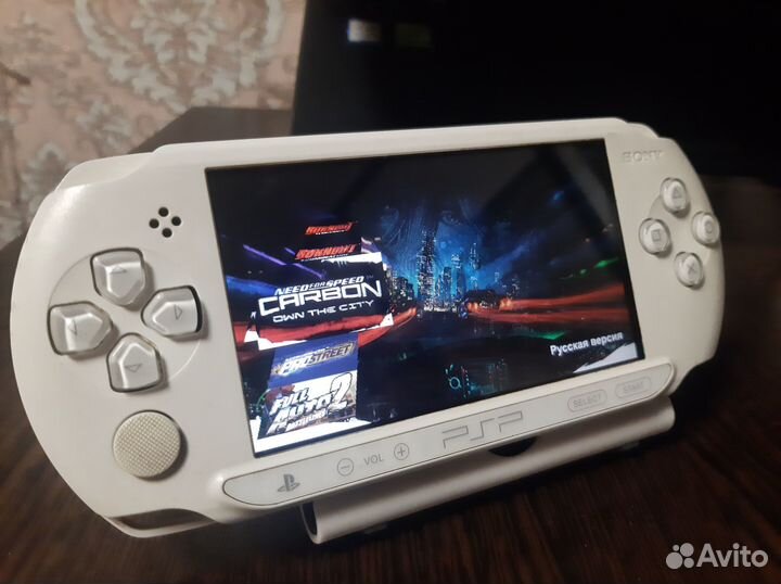 Sony psp e1000 белая /чёрная, 64 гб,90 ирг