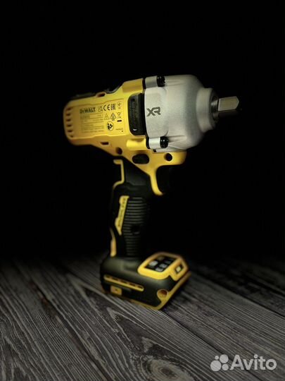 Гайковерт Dewalt DCF892NT