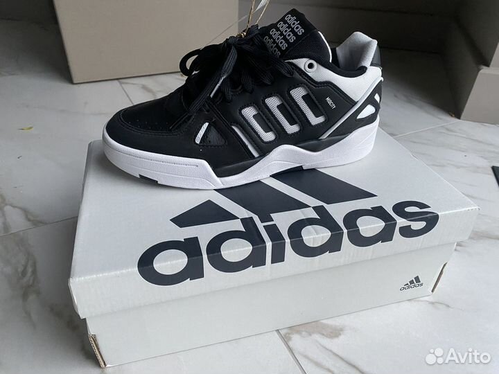 Кроссовки adidas ozelia