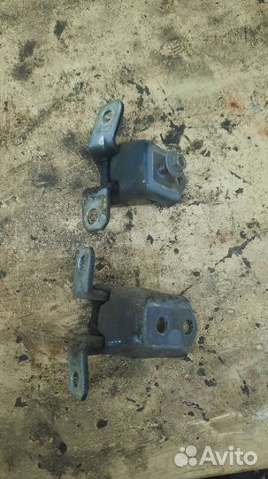 Петли двери задней левой mazda 3bk