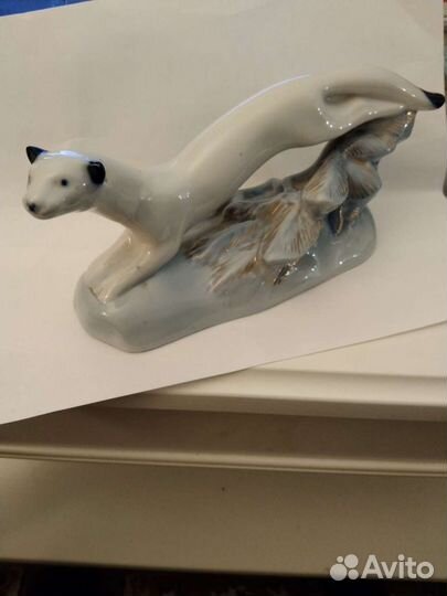Фарфоровая фигурка 