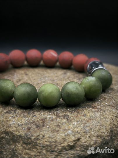 Турисаз. Браслет из натуральных камней