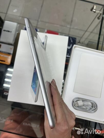 iPad mini Wi-Fi 16GB Silver новый