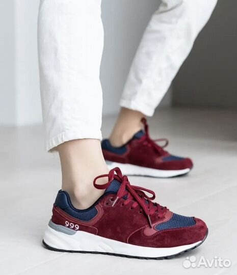 Кроссовки женские