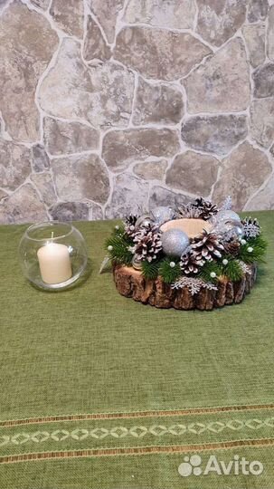 Новогодняя композиция на спиле дуба