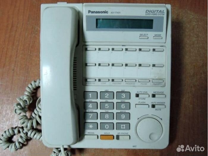 Цифровой системный телефон Panasonic KX-T7431RU б