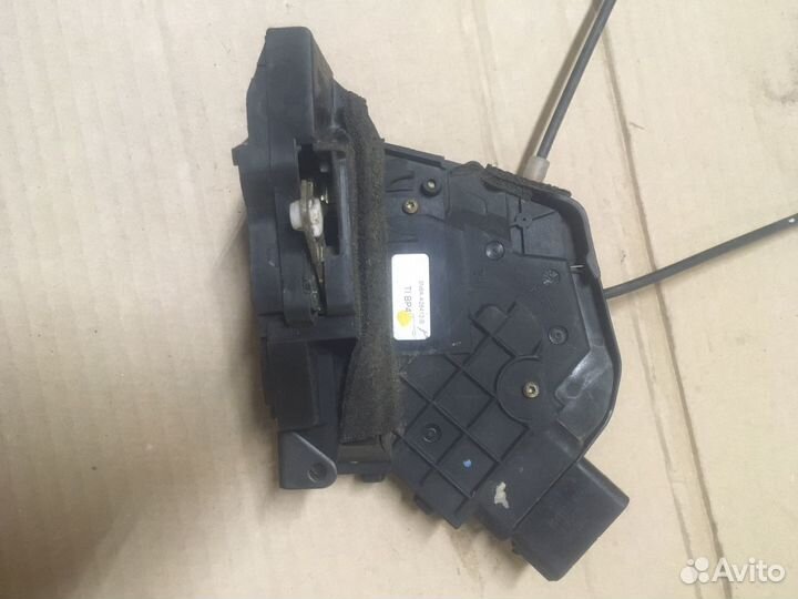 Замок двери задний Mazda BK