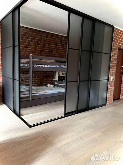 Раздвижная перегородка с матовым стеклом