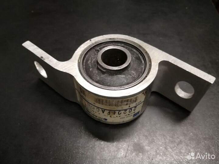 Сайлентблок рычага Subaru Impreza Legacy 92-07 лев