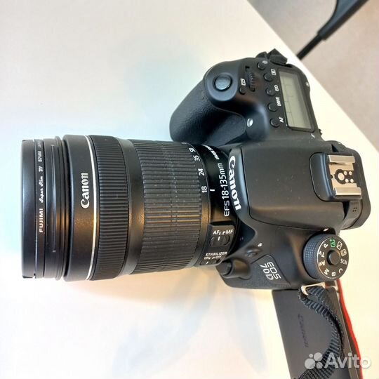 Canon eos 70d kit 18-135mm в отличном состоянии