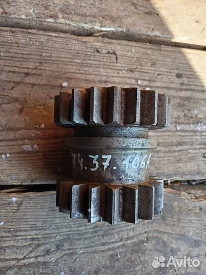 75.37.106а шестерня подвижная(18/20 зубев)трак т74