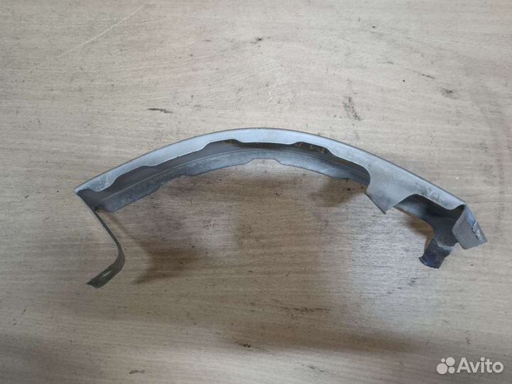 Накладка под фонарь левая