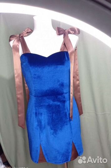 Швея портной, пошив женской одежды