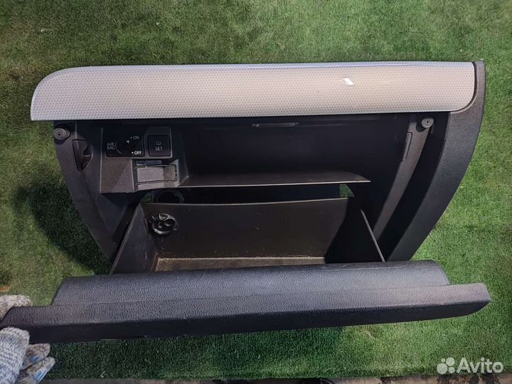 Бардачок Volkswagen jetta 6