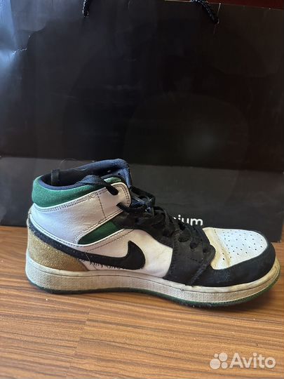 Air Jordan 1 Mid Oakland