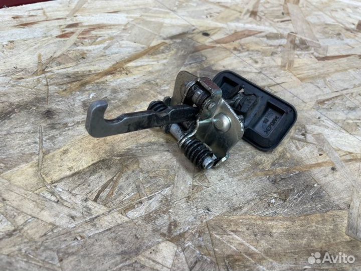 Ограничитель двери LADA X-Ray