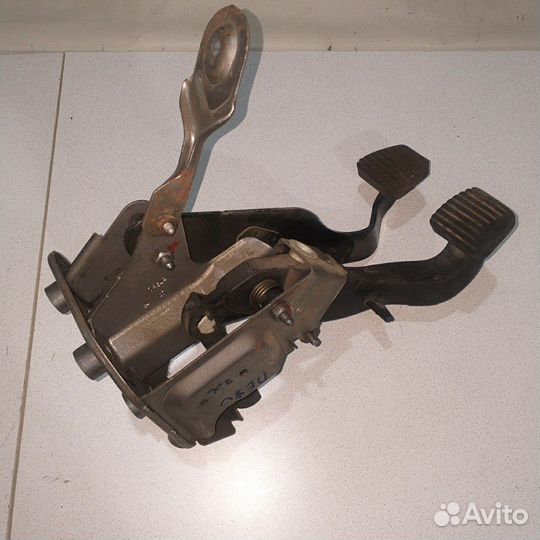 Педальный узел Peugeot 206 тормоз сцепление