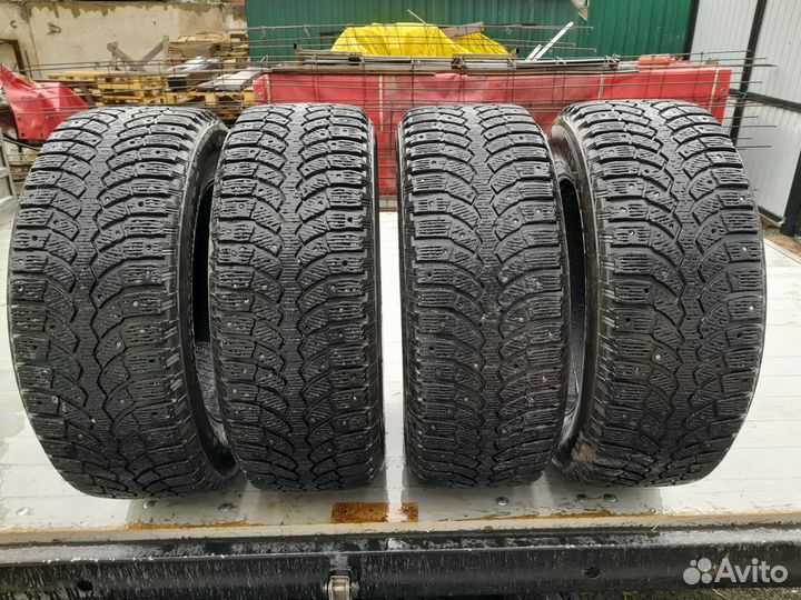 Bridgestone Blizzak Spike-02 215/60 R16
