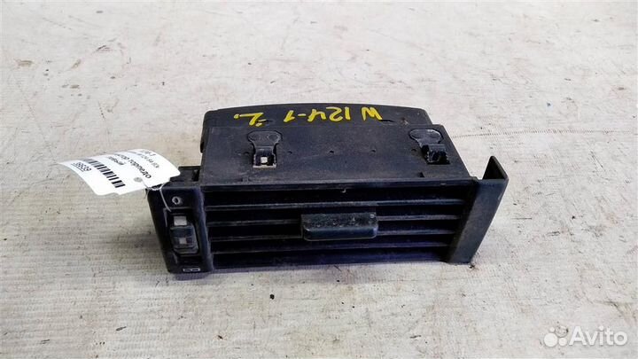 Дефлектор торпедо левый mersedesbenz W124 84-93г