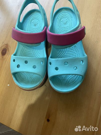 Сандали crocs