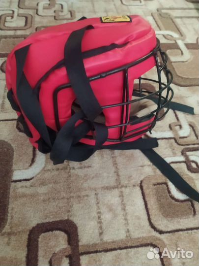 Шлем спортивный с защитной сеткой