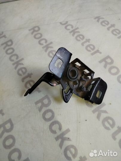 Замок капота Chevrolet Cobalt 2014