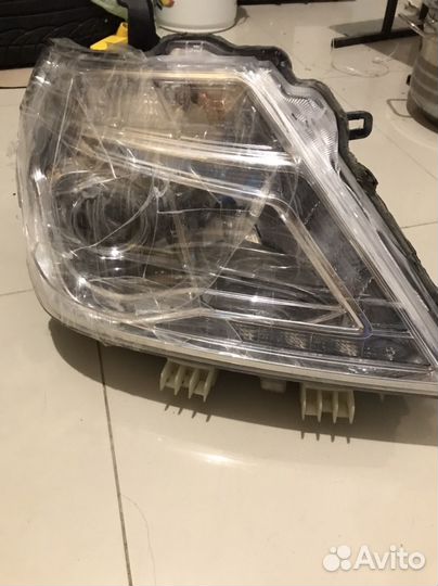 Фара на Nissan Patrol Y62(рестайлинг).Битая