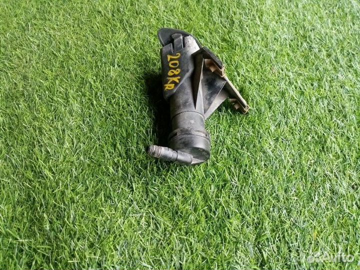 Форсунка омывателя фар правая Toyota Avensis T250